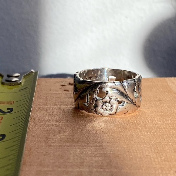 Jewelry - Fun Floral Sterling Ring